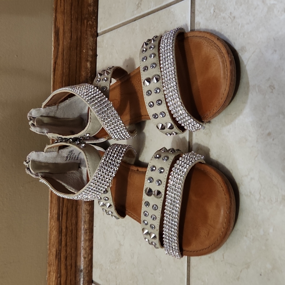 Sandals - Picture 2 of 4